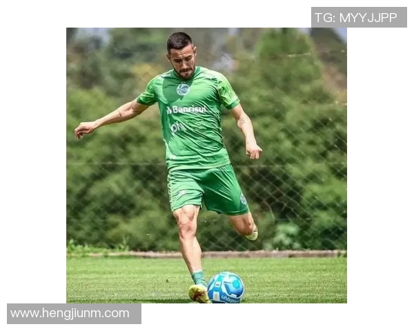 头型男足球球星魅力全解析从球场表现到个人风格全面解读